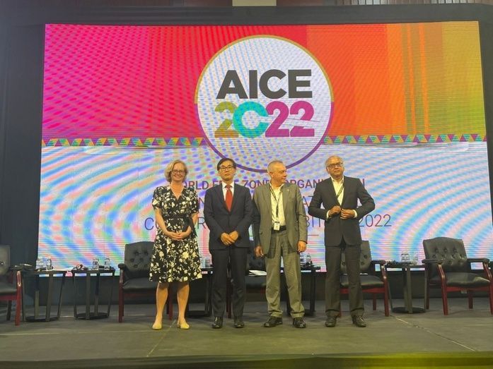 Courtney Finger, editora jefe de Investment Monitor, James Zhan, director de inversi&oacute;n de la UNCTAD, Pere Navarro, delegado especial del Estado en el Consorci de la Zona Franca de Barcelona, y Mohan Guruswamy, director de conocimiento de la World F