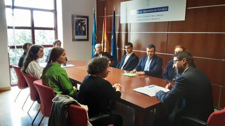 Momento de la recepci&oacute;n en Consejer&iacute;a.