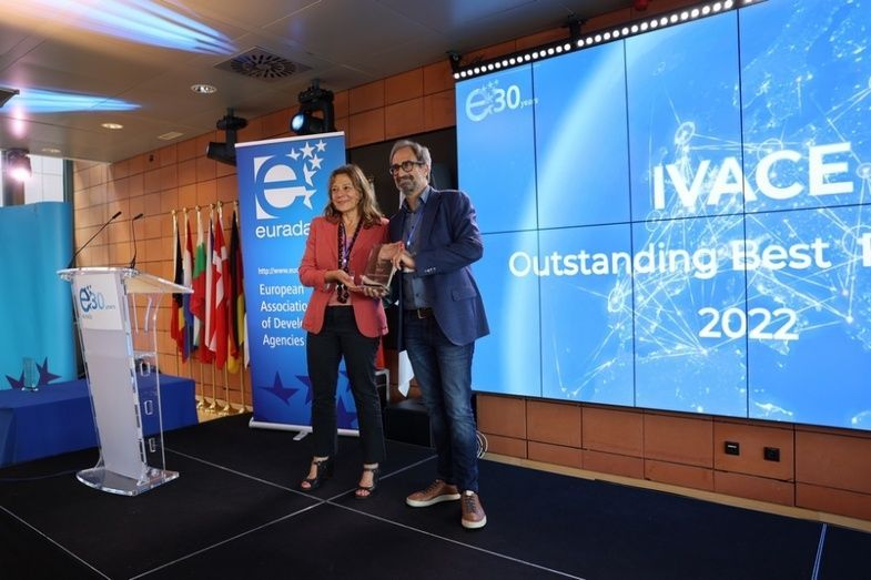 El director de relaciones externas del Ivace, Jordi Sebasti&agrave;, ha sido el encargado de recoger el premio en Bruselas en el marco del 30 aniversario de EURADA.