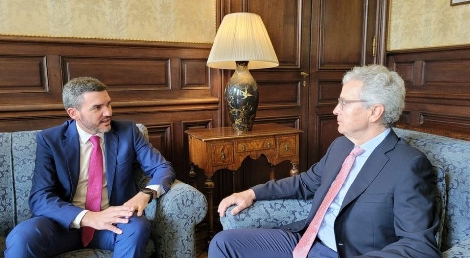 La reunión con el Embajador de Reino Unido. La reunión con el Embajador de Reino Unido.