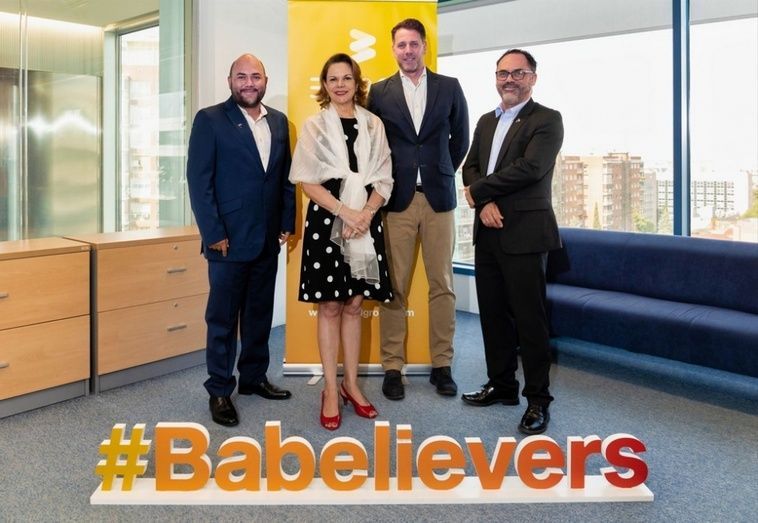 Esteban Oviedo (CEO del Grupo Babel), la Embajadora de Espa&ntilde;a en Costa Rica, Ana Helena Chac&oacute;n, Tony Olivo (CEO de Babel) y Edgar Oviedo (Director de Relaciones Corporativas del Grupo Babel).