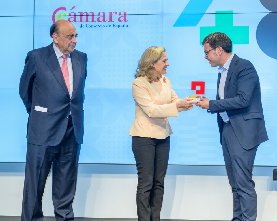 Acto de entrega, recibe el premio Santiago Gimeno, socio, director y consejero en Cuatroochenta. Acto de entrega, recibe el premio Santiago Gimeno, socio, director y consejero en Cuatroochenta.