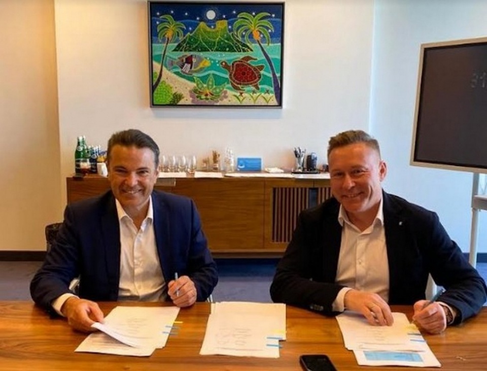 Firma de la adquisici&oacute;n de Spedimex, Eric H&eacute;mar y Marcin Bąk.