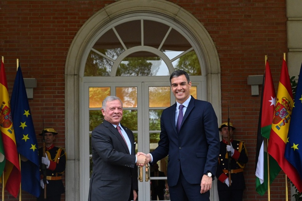 El presidente del Gobierno, Pedro S&aacute;nchez, recibe al rey de Jordania, Abdal&aacute; II bin Al Husein. Pool Moncloa / Borja Puig de la Bellacasa. La Moncloa, Madrid.