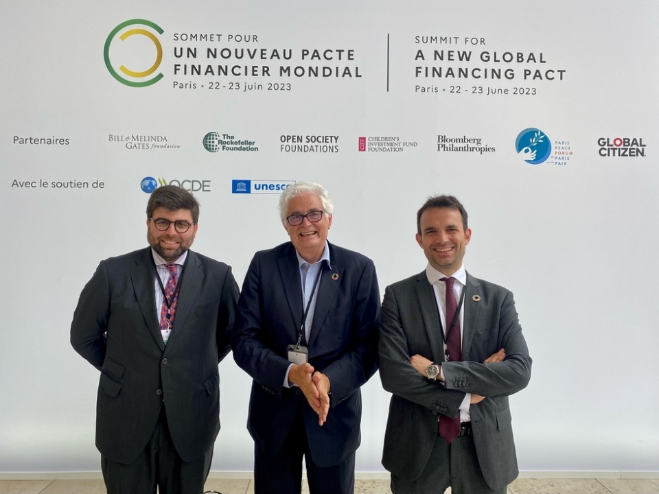 el director de Sostenibilidad e Impacto de COFIDES, Rafael Matos; el presidente de COFIDES, José Luis Curbelo; y el director general de COFIDES. Miguel Tiana. el director de Sostenibilidad e Impacto de COFIDES, Rafael Matos; el presidente de COFIDES, José Luis Curbelo; y el director general de COFIDES. Miguel Tiana.