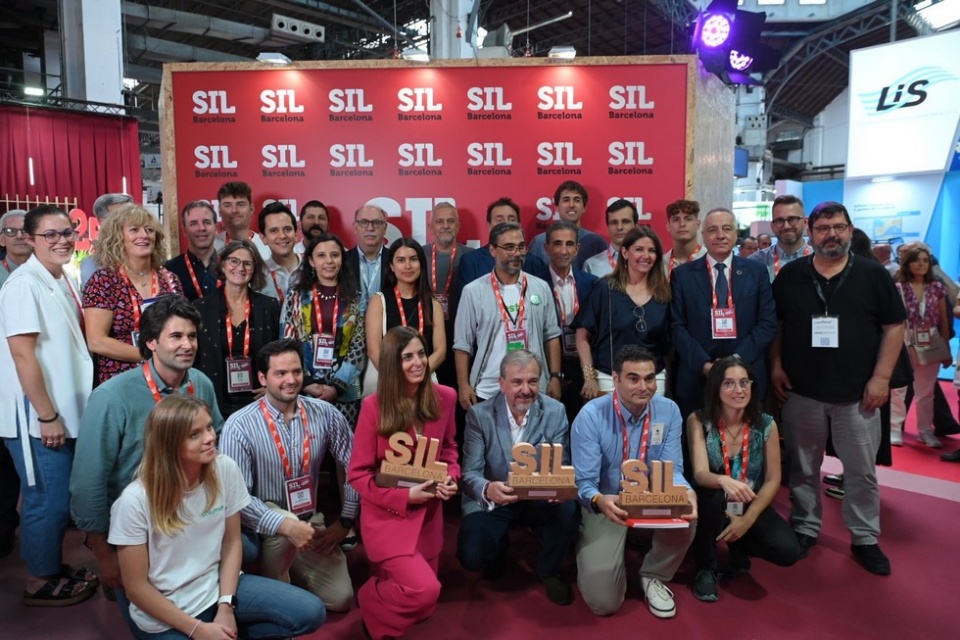 Pere Navarro, presidente del SIL, y Blanca Sorigu&eacute;, directora general del SIL, han llevado a cabo la entrega de los premios SIL 2023 a la Mejor Innovaci&oacute;n