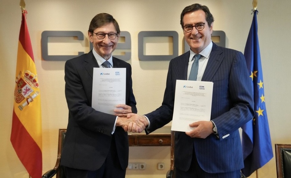 José Ignacio Goirigolzarri y Antonio Garamendi durante la firma del acuerdo. José Ignacio Goirigolzarri y Antonio Garamendi durante la firma del acuerdo.