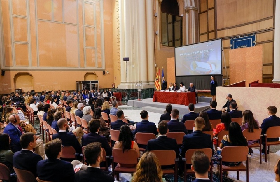 Acto en la Sala de la Corona del Edificio Pignatelli en Zaragoza.