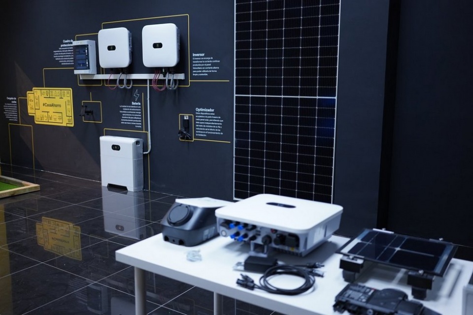 Situado en Navalcarnero (Madrid), el showroom ofrecer&aacute; asesoramiento en persona y mostrar&aacute; el porfolio compuesto de primeras marcas que la compa&ntilde;&iacute;a ofrece como las Tesla Powerwall, las placas solares Sunpower, las bater&iacute;