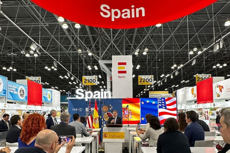 El ministro de Agricultura, Pesca y Alimentaci&oacute;n, Luis Planas, en la feria Summer Fancy Food, en Nueva York (Estados Unidos).