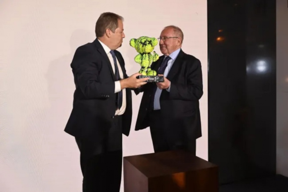 Jos&eacute; Luis Bonet recibe el premio Marca Espa&ntilde;a.