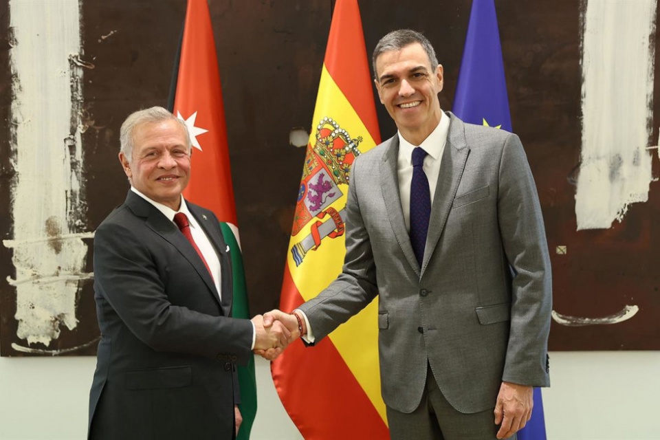 El presidente del Gobierno, Pedro S&aacute;nchez, recibe al rey Abdal&aacute; II de Jordania en el Palacio de La Moncloa. | Pool Moncloa/Fernando Calvo