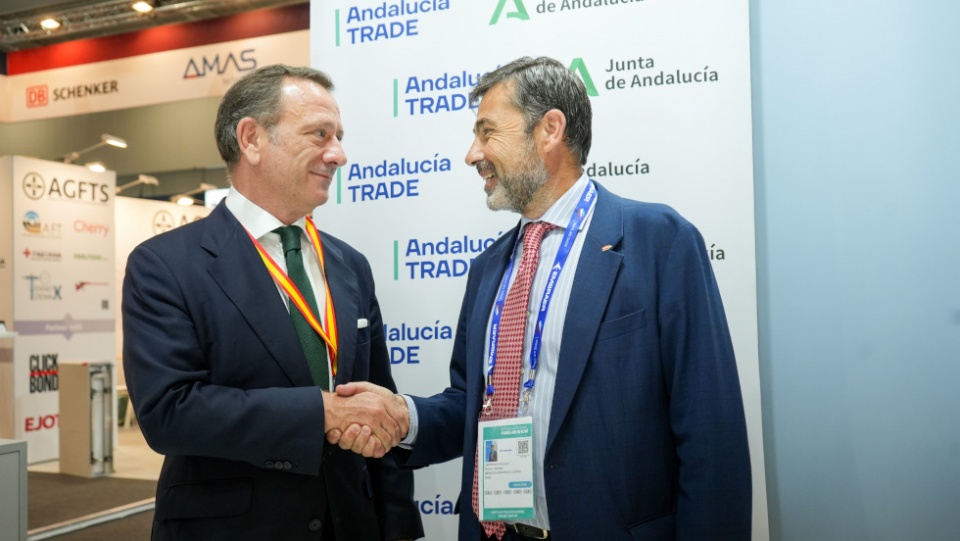 El director general de Andaluc&iacute;a TRADE, Antonio Castro, y el director gerente de Andaluc&iacute;a Aerospace, Juan Rom&aacute;n.