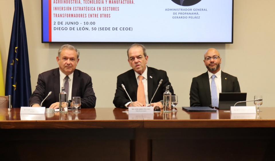 Participantes en el Encuentro Empresarial con representantes de ProPanamá. Participantes en el Encuentro Empresarial con representantes de ProPanamá.