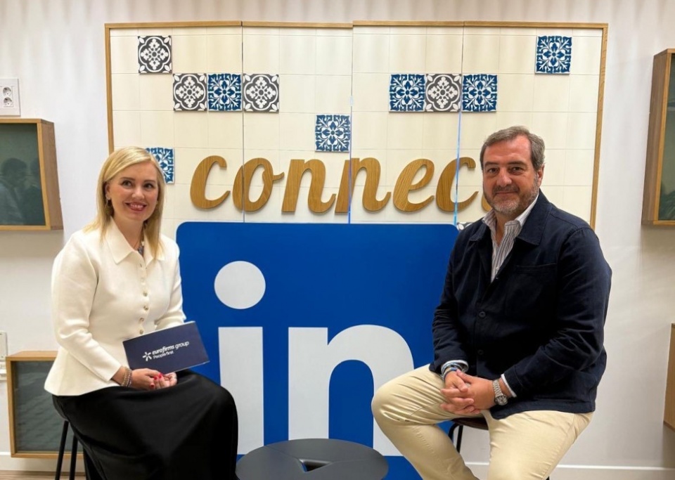 En la imagen: Anna Golsa, directora general corporativa de Eurofirms Group, y &Aacute;ngel S&aacute;enz de Cenzano, director general de LinkedIn Espa&ntilde;a y Portugal.