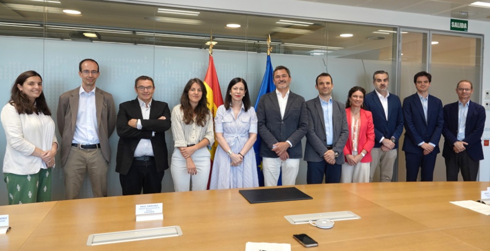 La firma de un acuerdo de colaboración entre COFIDES y Bolsa Social para facilitar el acceso a los recursos del Fondo de Impacto Social. La firma de un acuerdo de colaboración entre COFIDES y Bolsa Social para facilitar el acceso a los recursos del Fondo de Impacto Social.