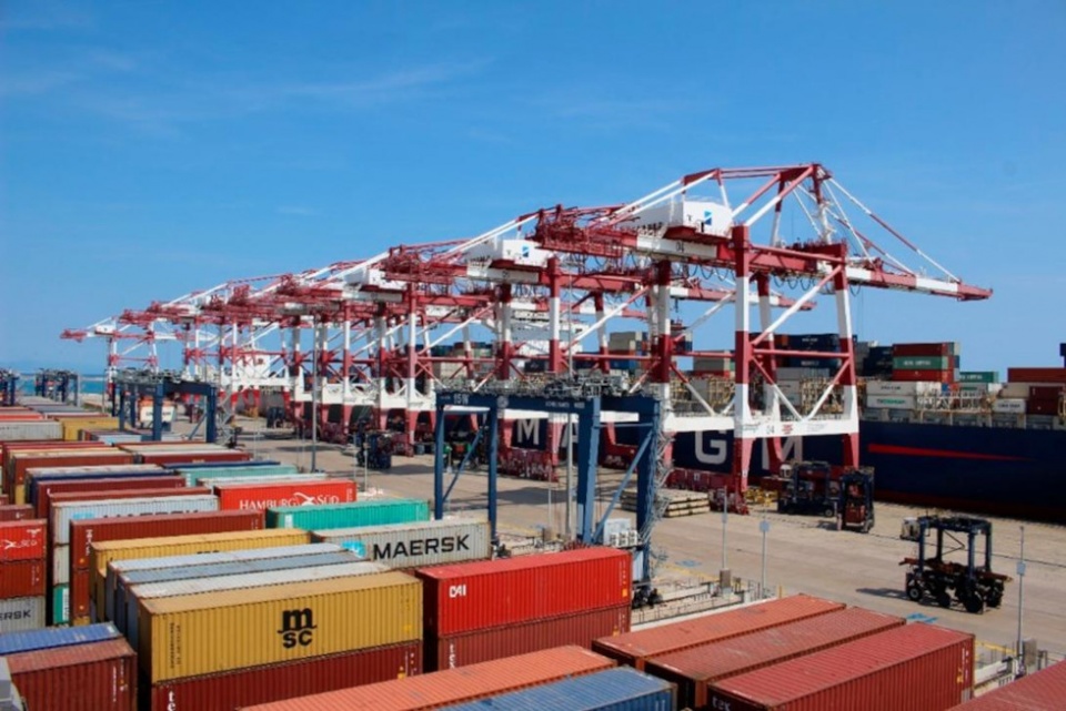 BEST mantendrá su carácter de terminal pública, abierta al uso general. BEST mantendrá su carácter de terminal pública, abierta al uso general.