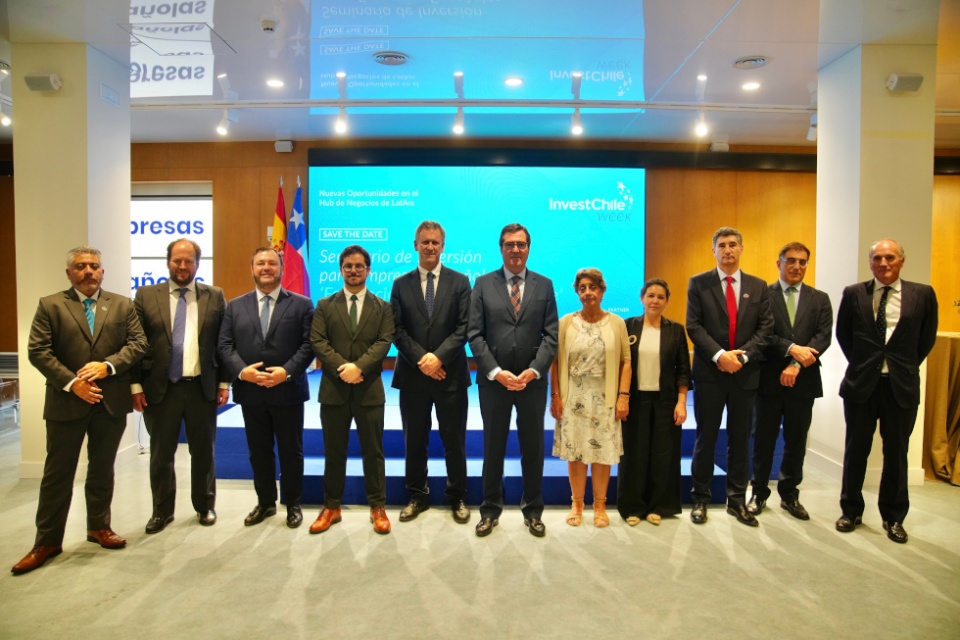 Participantes en el Encuentro Empresarial con importantes autoridades y representante de InvestChile.