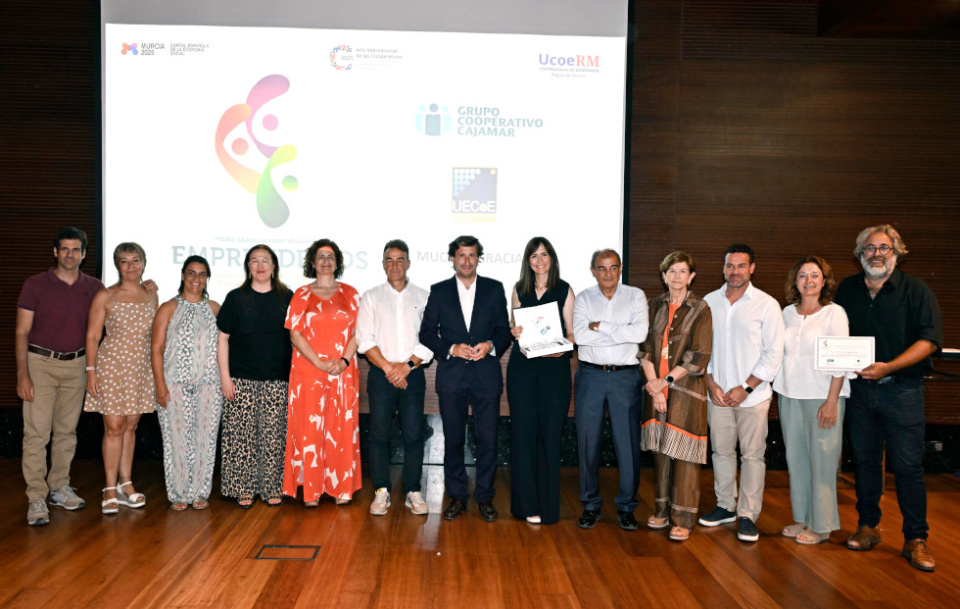 El reconocimiento a los colegios premiados se ha celebrado en Murcia. El reconocimiento a los colegios premiados se ha celebrado en Murcia.