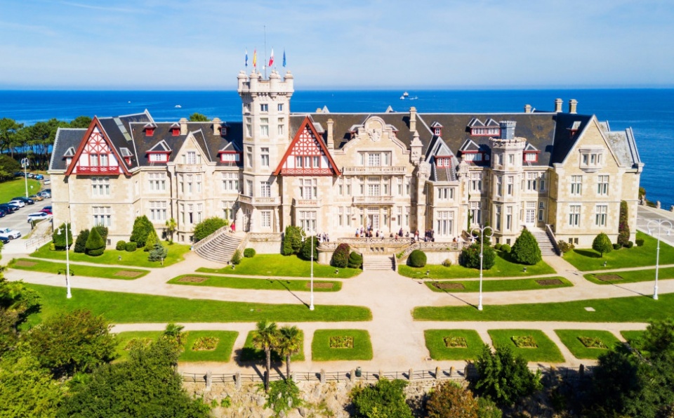 La Universidad Internacional Menéndez Pelayo (UIMP). La Universidad Internacional Menéndez Pelayo (UIMP).