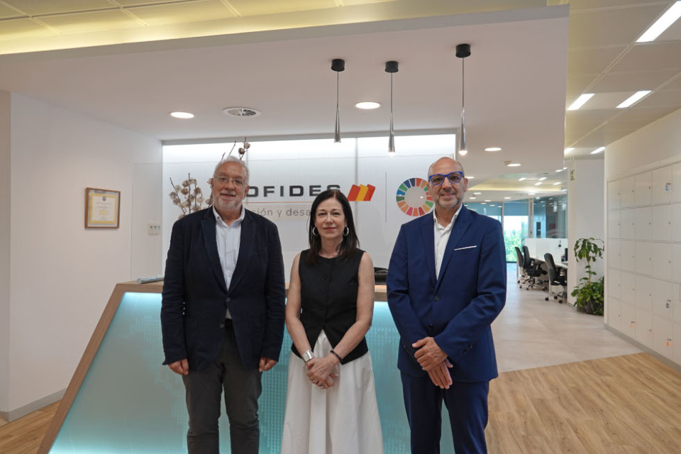 Formalizaci&oacute;n del acuerdo de financiaci&oacute;n entre COFIDES y GBfoods para impulsar la consolidaci&oacute;n de la empresa en Senegal.
