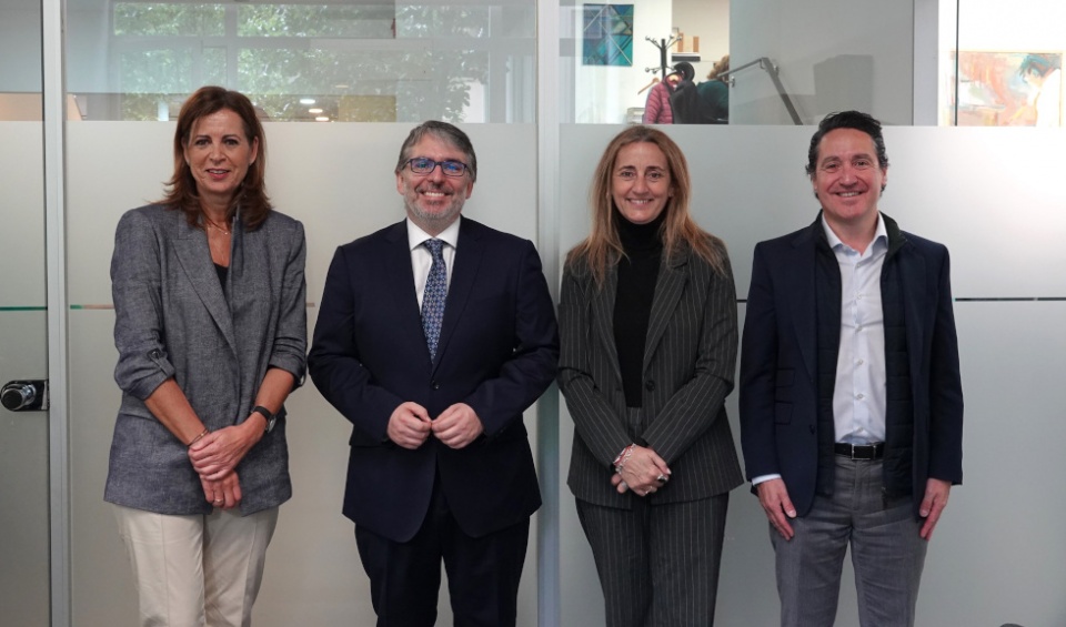 Ana Cebrián, directora del área de Deuda de COFIDES; Carlos Valencia, director Financiero de GS Inima; Susana Arias, directora de Contabilidad, Impuestos, Planificación y Control de GS Inima; y José Luis Ocasar, director del &a Ana Cebrián, directora del área de Deuda de COFIDES; Carlos Valencia, director Financiero de GS Inima; Susana Arias, directora de Contabilidad, Impuestos, Planificación y Control de GS Inima; y José Luis Ocasar, director del &a