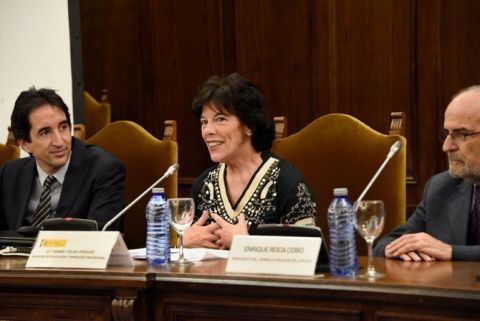 La ministra de Educación y Formación Profesional en funciones, Isabel Celaá. La ministra de Educación y Formación Profesional en funciones, Isabel Celaá.