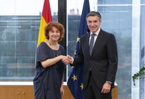 María Peña, consejera delegada de ICEX España Exportación e Inversiones Y Javier M. Flores, director general de la Fundación Microfinanzas BBVA. María Peña, consejera delegada de ICEX España Exportación e Inversiones Y Javier M. Flores, director general de la Fundación Microfinanzas BBVA.