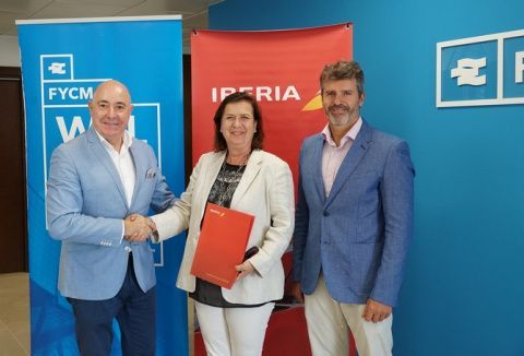 Ricardo Palazuelos, Yolanda de Aguilar y Pedro Prelorenzo en la firma del Convenio FYCMA-IBERIA. Ricardo Palazuelos, Yolanda de Aguilar y Pedro Prelorenzo en la firma del Convenio FYCMA-IBERIA.