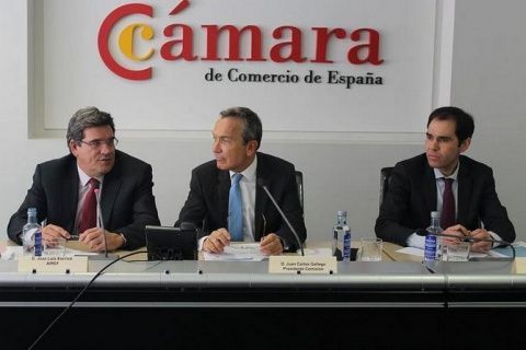Imagen de la reuni&oacute;n de la Comisi&oacute;n de Financiaci&oacute;n con el presidente de AIREF.