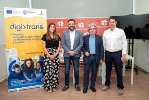 Gloria S&aacute;nchez, concejala de Europa de Azuqueca de Henares, Juan Luis Blanco, alcalde de Azuqueca de Henares, Juan Pablo Escamilla, Srio. Gral. de CEFTRAL y Enrique Chinch&oacute;n, Pdte. de CETM Guadalajara.