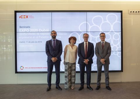 Eduardo Fernández, Dir. Financiero de AC/E, María Peña, consejera delegada de ICEX, José Guirao, ministro de Cultura y Deporte y Antonio Álvarez, Embajador de España en EAU. Eduardo Fernández, Dir. Financiero de AC/E, María Peña, consejera delegada de ICEX, José Guirao, ministro de Cultura y Deporte y Antonio Álvarez, Embajador de España en EAU.