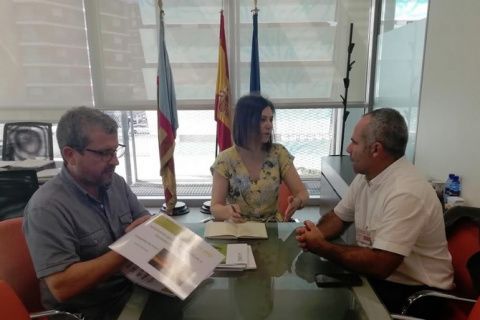 Mar&iacute;a Dolores Parra ha mostrado su comprensi&oacute;n ante la inquietud de agricultores y ganaderos.