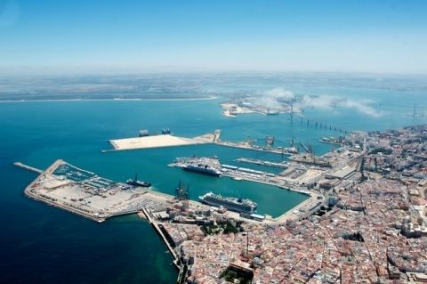 Puerto de Cádiz, tráfico portuario. Puerto de Cádiz, tráfico portuario.