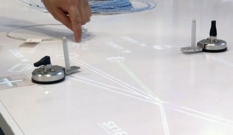 i-Workbench es una soluci&oacute;n tecnol&oacute;gica para la fabricaci&oacute;n de mazos de cables el&eacute;ctricos, el ensamblaje de piezas y de preformas o el montaje de equipos, todo de forma digitalizada.