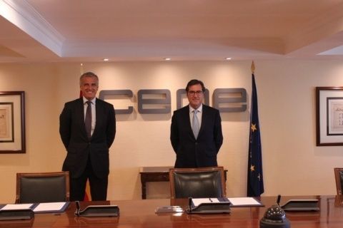 La firma del convenio.
