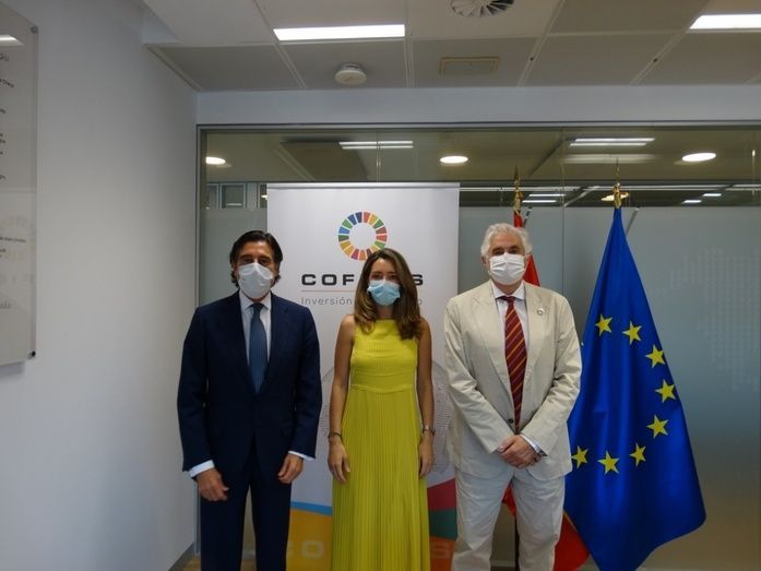 El presidente de Sacyr, Manuel Manrique, la secretaria de Estado de Comercio, Xiana M&eacute;ndez y el presidente de COFIDES, Jos&eacute; Luis Curbelo.