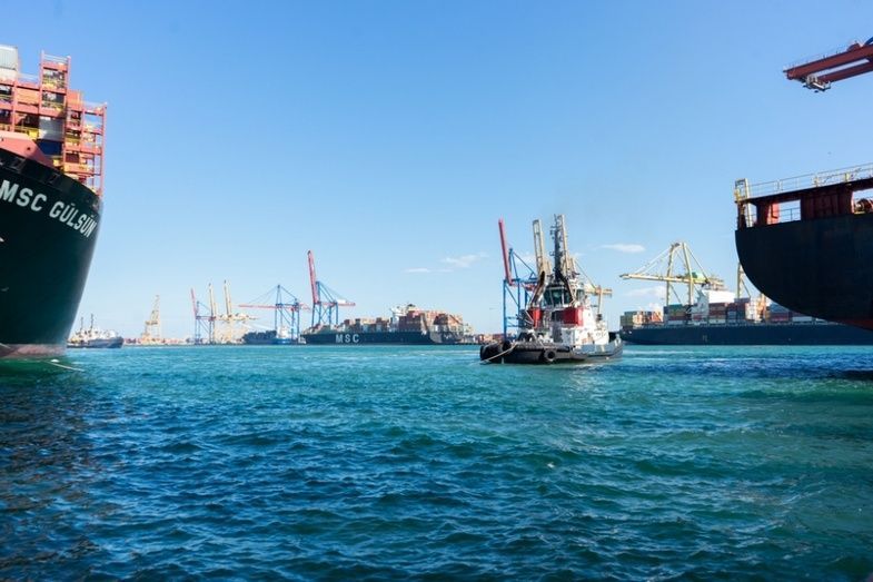 Barcos en el Puerto de Valencia.