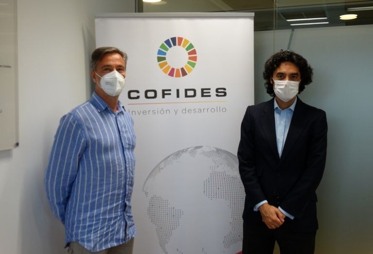 El director de Financiero de Inspiralia, Alfredo Sánchez, y el director general de COFIDES, Rodrigo Madrazo. El director de Financiero de Inspiralia, Alfredo Sánchez, y el director general de COFIDES, Rodrigo Madrazo.