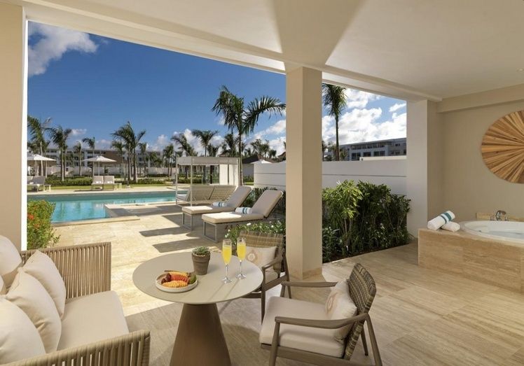 Meliá Hotels International. Meliá Hotels International.