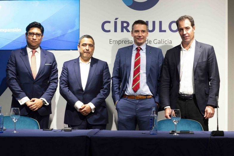 Izda a dcha: Luis A. Celis, agregado comercial Embajada M&eacute;xico, Jos&eacute; Cruz Garc&iacute;a, CEO de GDP, Alberto Gonz&aacute;lez, CEO de Starnaliza, y Jorge Espin&oacute;s, CEO de Viajabien.