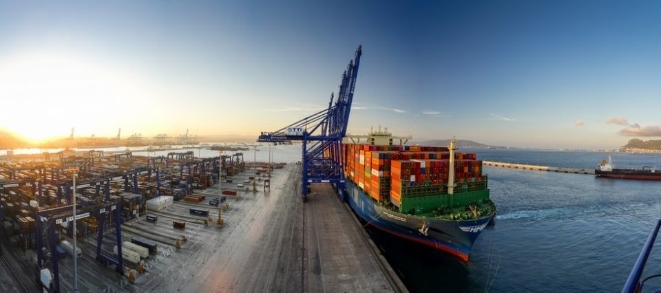 HMM Hamburg, TTI Algeciras. HMM Hamburg, TTI Algeciras.