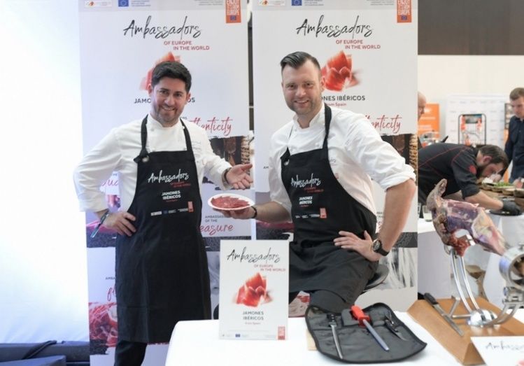 El chef Christian Sturm-Willms (embajador alem&aacute;n del Jam&oacute;n Ib&eacute;rico) y el chef Diego Lira Manarelli.