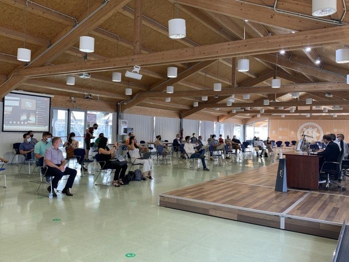 En modalidad presencial, se ha completado el total de plazas con 30 personas, y en modalidad online, se han inscritos 47 personas.