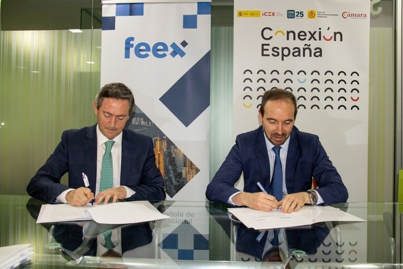 De izda a derecha, Francisco Javier CEA, presidente de FEEX y Pablo L&oacute;pez Gil, director general de FMRE.
