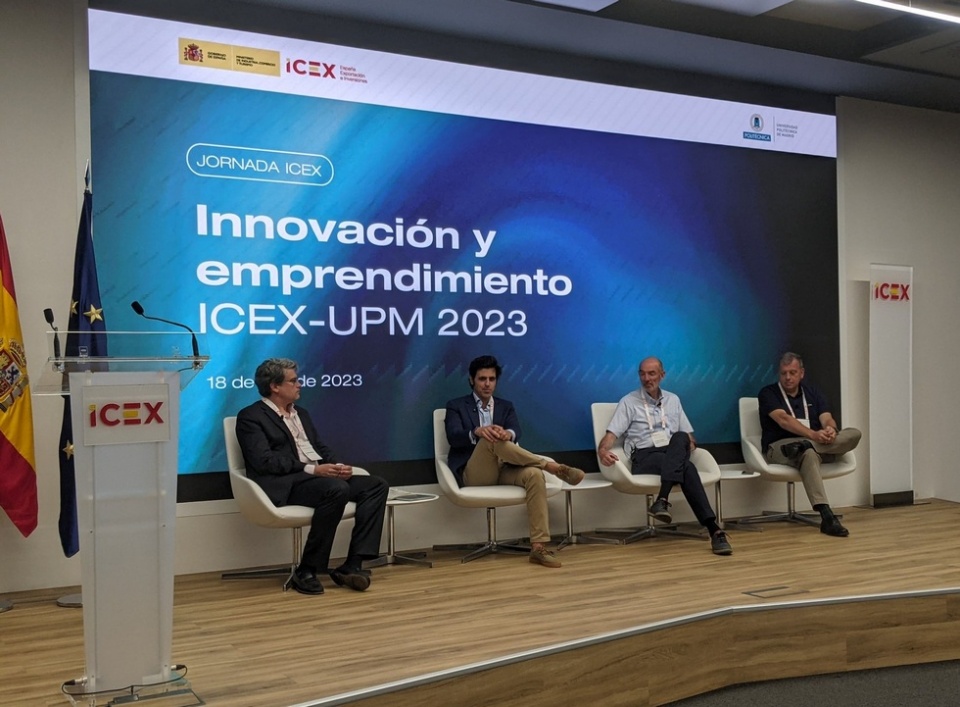 Mesa redonda con la participaci&oacute;n de ICEX, UPM, Trucksters y Plug and Play