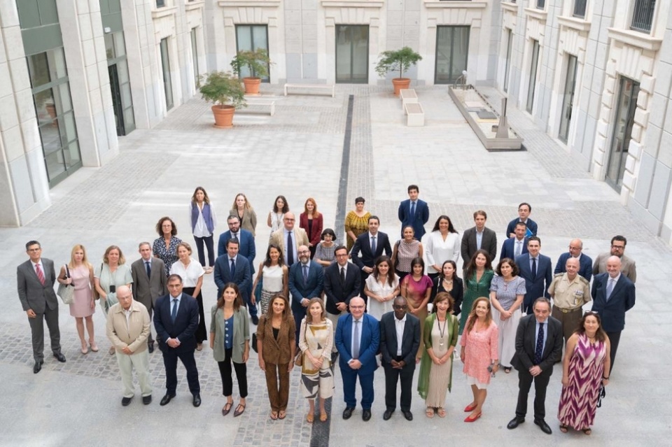 Durante la reuni&oacute;n, se trataron las futuras iniciativas y los asuntos a los que se les dar&aacute; m&aacute;s importancia en el marco de la Presidencia Espa&ntilde;ola del Consejo de la Uni&oacute;n Europea relacionados con &Aacute;frica Subsaharia