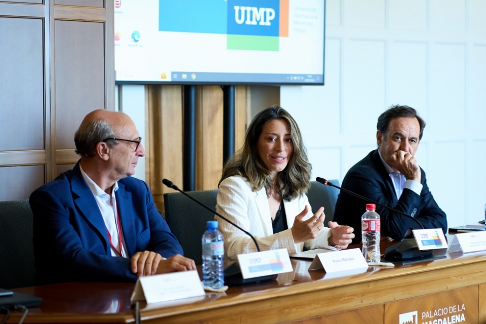 Xiana M&eacute;ndez ha pronunciado la conferencia de clausura del Curso de Verano &ldquo;Hacia un nuevo orden econ&oacute;mico internacional&rdquo;, patrocinado por C&aacute;mara de Espa&ntilde;a en el campus de Santander de la UIMP.