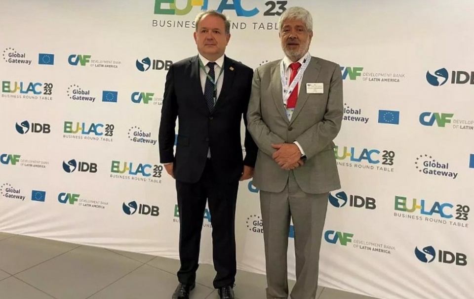 El secretario permanente de CEIB, Narciso Casado con el ministro de Comercio, Industria y Turismo de Colombia, Germán Umaña, en la Cumbre UE-CELAC El secretario permanente de CEIB, Narciso Casado con el ministro de Comercio, Industria y Turismo de Colombia, Germán Umaña, en la Cumbre UE-CELAC