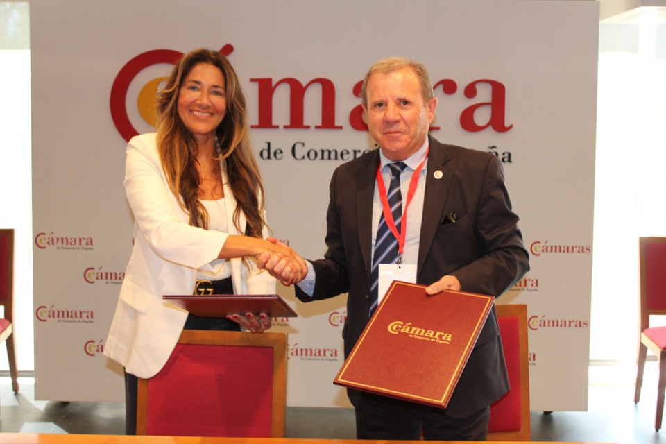 La  firma ha sido formalizada por M&oacute;nica V&aacute;zquez, presidenta de la Spain &ndash; US Chamber of Commerce, y Jer&oacute;nimo Parra Casta&ntilde;o, presidente de la C&aacute;mara de Comercio de Almer&iacute;a.